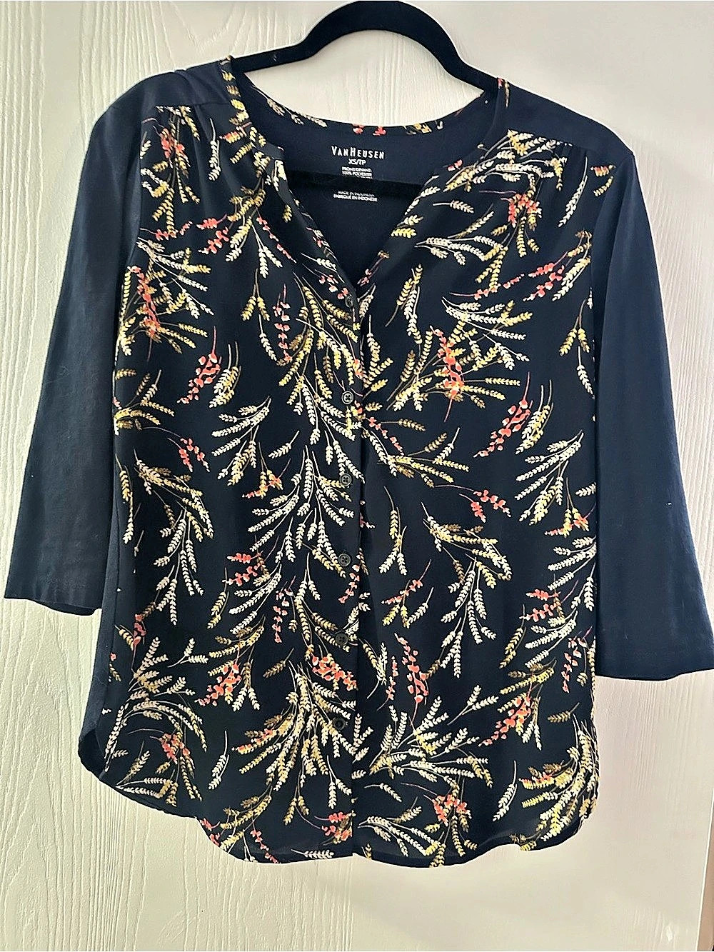 Van Heusen Floral Blouse in Navy Size XS